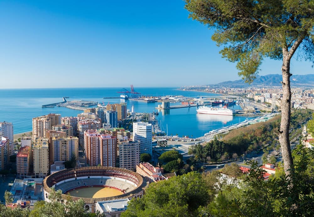 Complete tour of Malaga with tickets